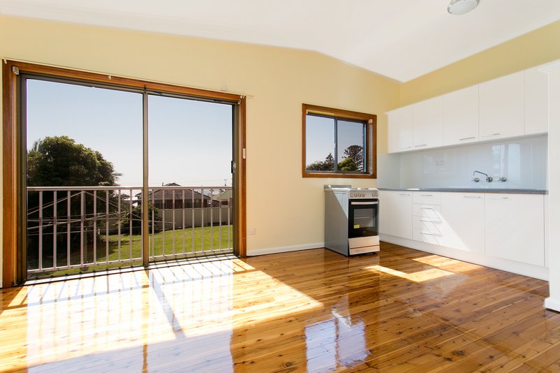 Photo - 2/56 Wentworth Street, Shellharbour NSW 2529 - Image 5