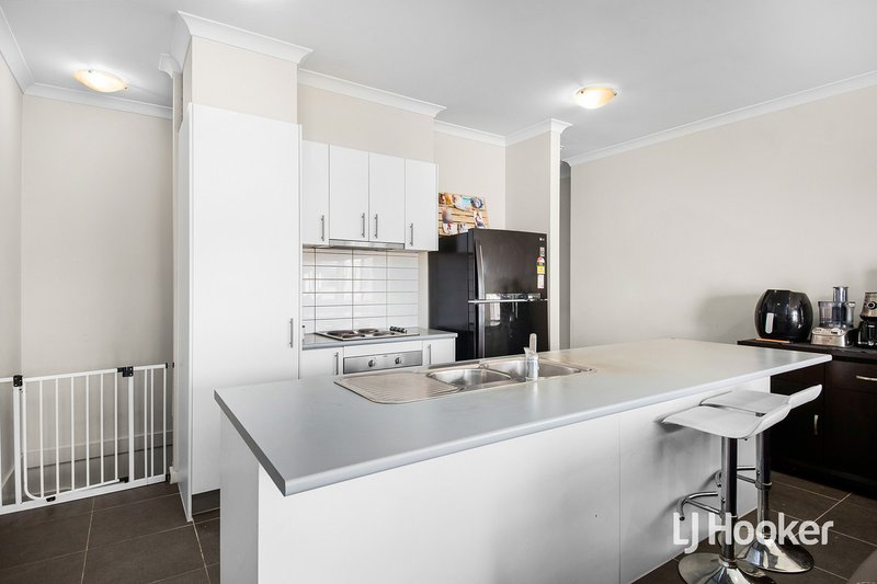 Photo - 25/64 Escapade Boulevard, Craigieburn VIC 3064 - Image 8