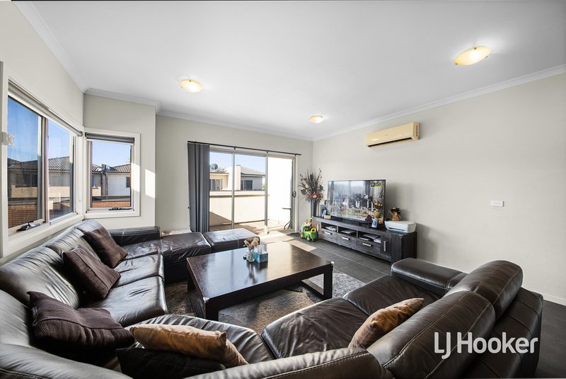 Photo - 25/64 Escapade Boulevard, Craigieburn VIC 3064 - Image 13