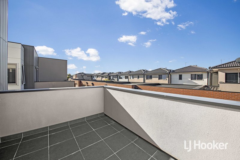 Photo - 25/64 Escapade Boulevard, Craigieburn VIC 3064 - Image 14