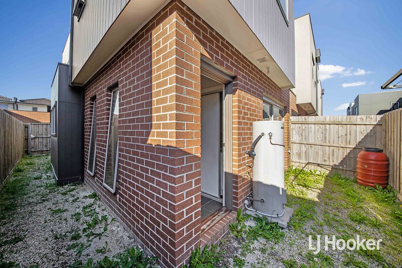 Photo - 25/64 Escapade Boulevard, Craigieburn VIC 3064 - Image 15