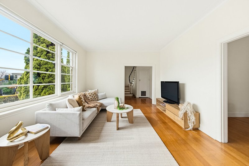 Photo - 2/568 Toorak Road, Toorak VIC 3142 - Image 3