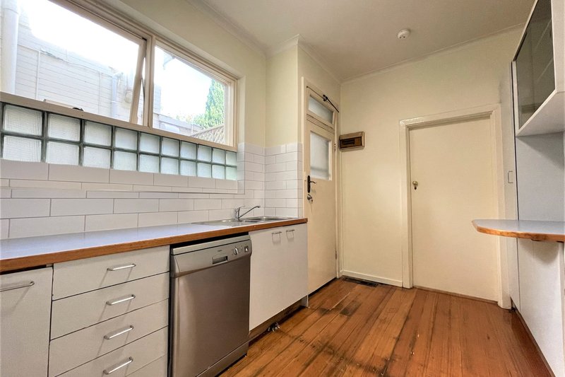 Photo - 2/568 Toorak Road, Toorak VIC 3142 - Image 5