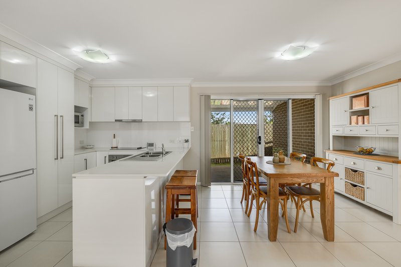 Photo - 2/57 Holberton Street, Rockville QLD 4350 - Image 4