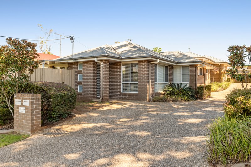 Photo - 2/57 Holberton Street, Rockville QLD 4350 - Image 12