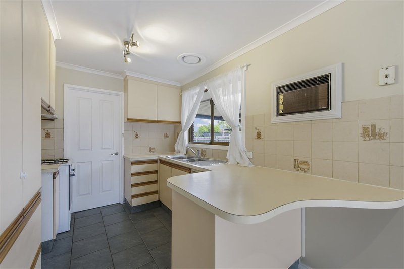 Photo - 257 Taylors Road, Kings Park VIC 3021 - Image 4