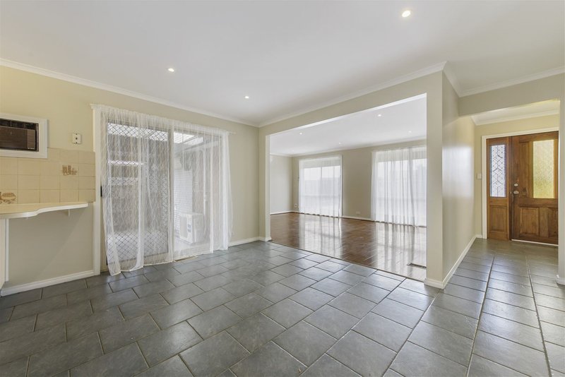 Photo - 257 Taylors Road, Kings Park VIC 3021 - Image 7