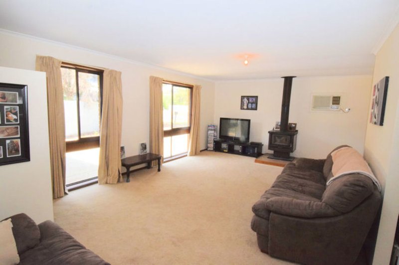 Photo - 257 Victoria Street, Deniliquin NSW 2710 - Image 3