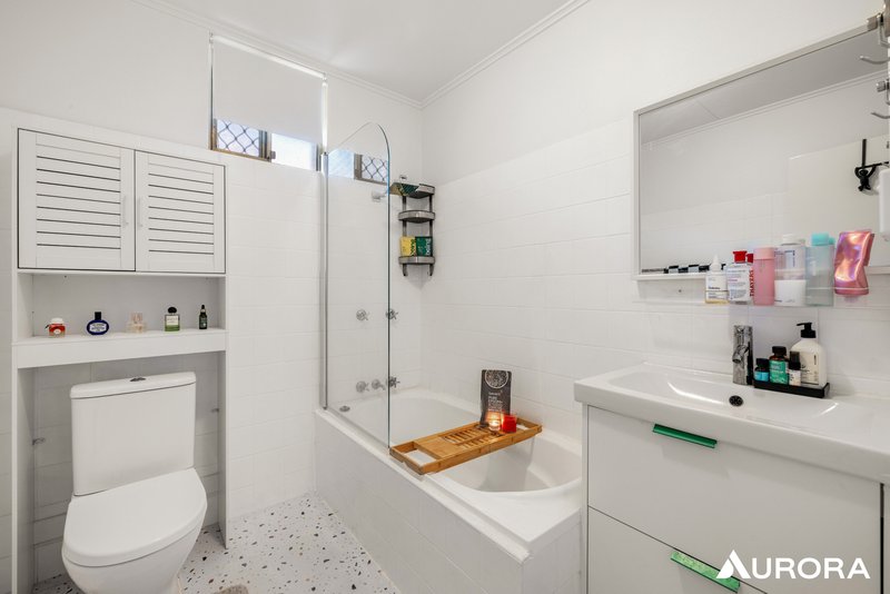 Photo - 2/57 Westerham Street, Taringa QLD 4068 - Image 9