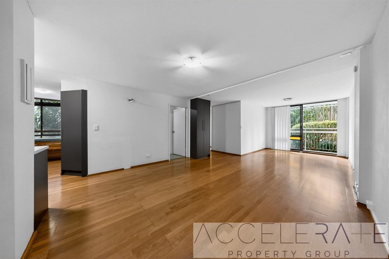 Photo - 2/574 Boundary Street, Spring Hill QLD 4000 - Image 3