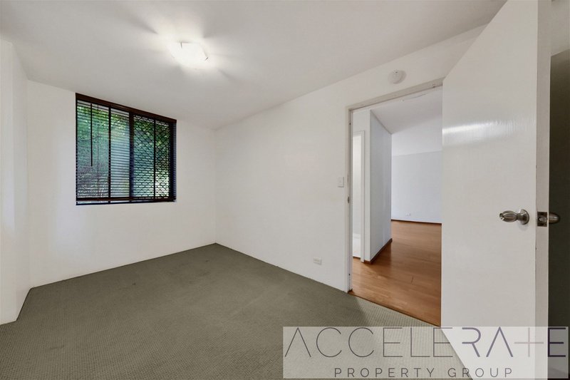 Photo - 2/574 Boundary Street, Spring Hill QLD 4000 - Image 5
