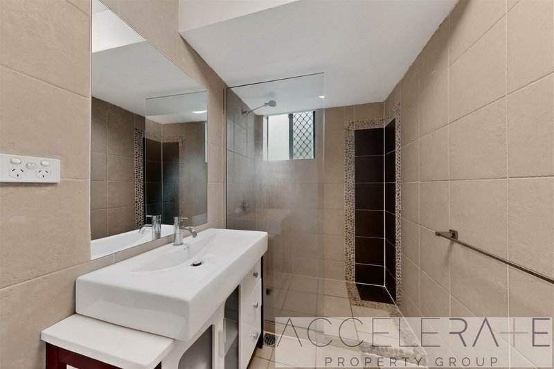 Photo - 2/574 Boundary Street, Spring Hill QLD 4000 - Image 11