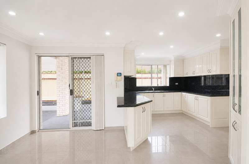 Photo - 2/57D Boronia Street, South Wentworthville NSW 2145 - Image 4