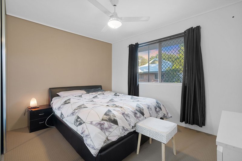 Photo - 2/58 Crest Street, Mount Gravatt East QLD 4122 - Image 3