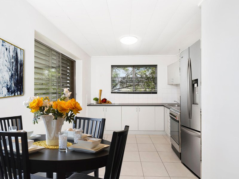 Photo - 2/58 Crest Street, Mount Gravatt East QLD 4122 - Image 3