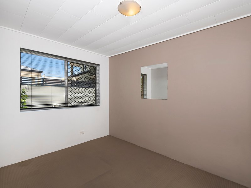 Photo - 2/58 Crest Street, Mount Gravatt East QLD 4122 - Image 9