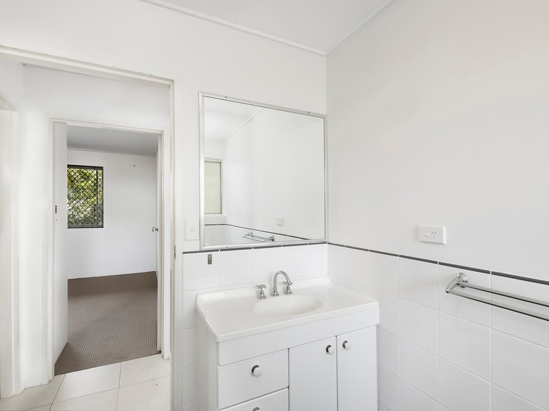 Photo - 2/58 Crest Street, Mount Gravatt East QLD 4122 - Image 11