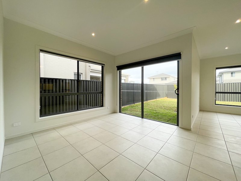 Photo - 258 Eighth Avenue, Austral NSW 2179 - Image 3