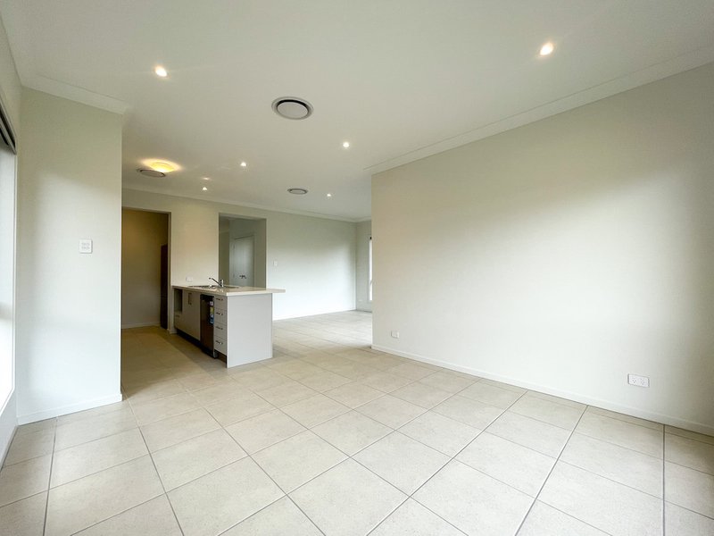 Photo - 258 Eighth Avenue, Austral NSW 2179 - Image 4