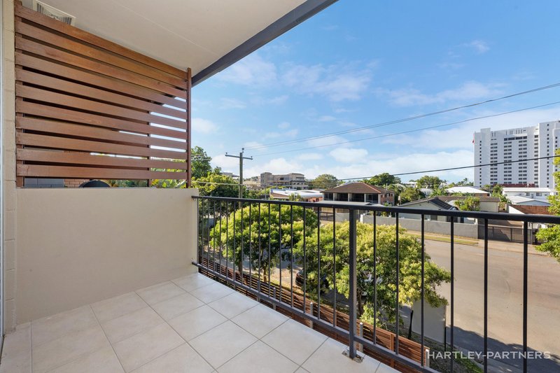 Photo - 2/58 Eyre Street, North Ward QLD 4810 - Image 3