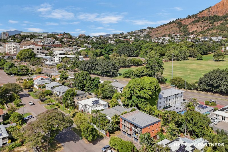 Photo - 2/58 Eyre Street, North Ward QLD 4810 - Image 10