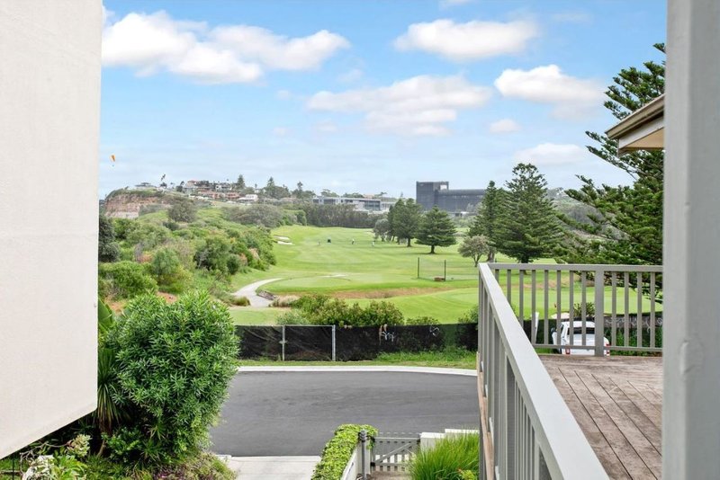 Photo - 2/58 Golf Avenue, Mona Vale NSW 2103 - Image 2