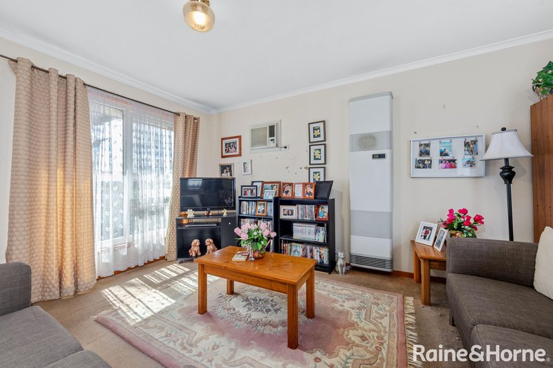 Photo - 2/58 Kingdom Avenue, Kings Park VIC 3021 - Image 2