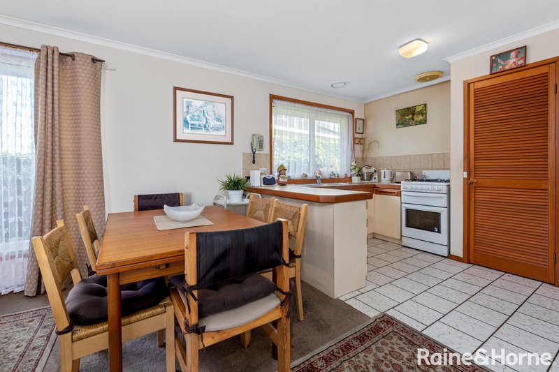 Photo - 2/58 Kingdom Avenue, Kings Park VIC 3021 - Image 3