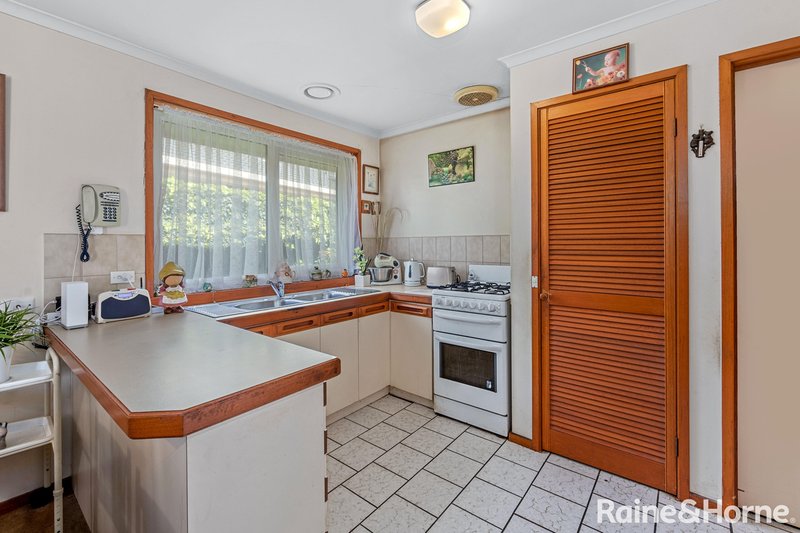 Photo - 2/58 Kingdom Avenue, Kings Park VIC 3021 - Image 4