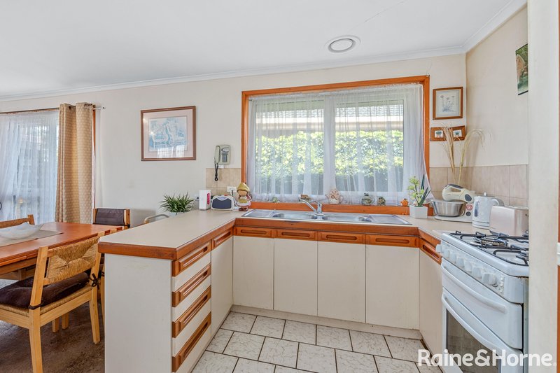 Photo - 2/58 Kingdom Avenue, Kings Park VIC 3021 - Image 5