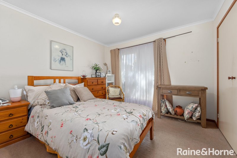 Photo - 2/58 Kingdom Avenue, Kings Park VIC 3021 - Image 6