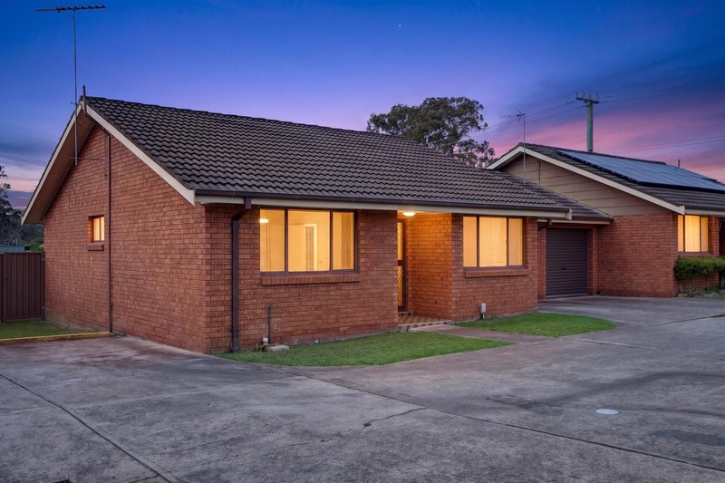 Photo - 2/58 Parliament Road, Macquarie Fields NSW 2564 - Image 1
