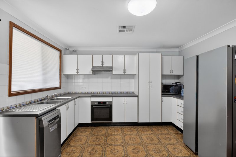 Photo - 2/58 Parliament Road, Macquarie Fields NSW 2564 - Image 2