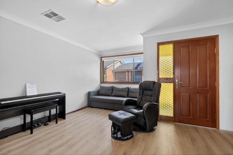 Photo - 2/58 Parliament Road, Macquarie Fields NSW 2564 - Image 4