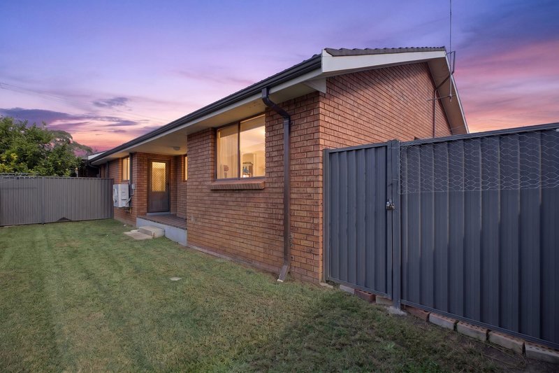 Photo - 2/58 Parliament Road, Macquarie Fields NSW 2564 - Image 10