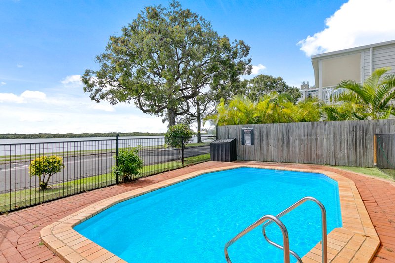 Photo - 2/58 Picnic Point Esplanade, Maroochydore QLD 4558 - Image 12