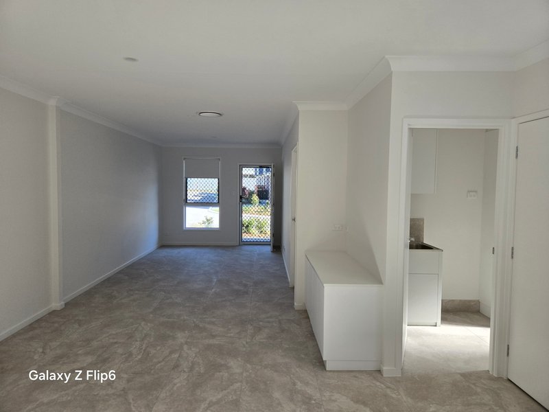 Photo - 25/8 Taylor Place , Mackenzie QLD 4156 - Image 5