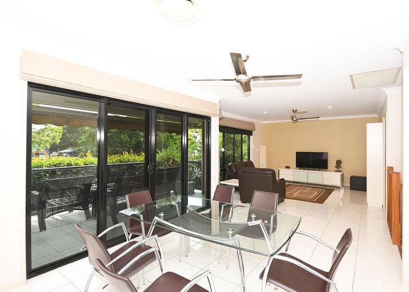 Photo - 2/580 Esplanade , Urangan QLD 4655 - Image 10