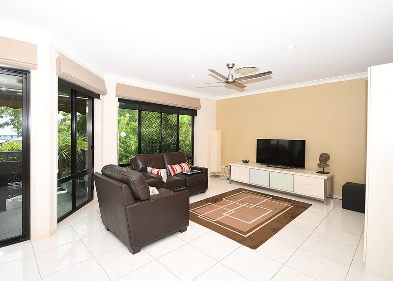 Photo - 2/580 Esplanade , Urangan QLD 4655 - Image 11