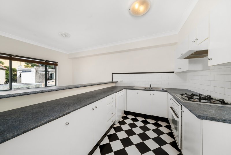 Photo - 25/9-19 Nickson Street, Surry Hills NSW 2010 - Image 2