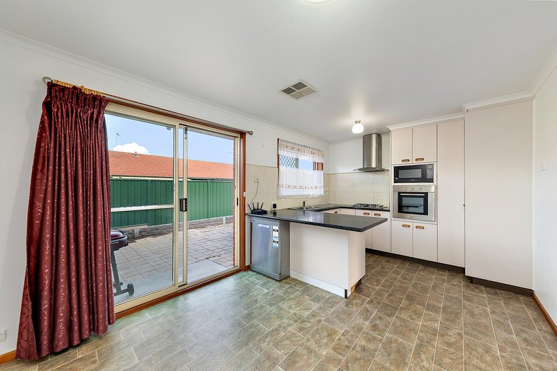 Photo - 25/9 Blackett Crescent, Greenway ACT 2900 - Image 5