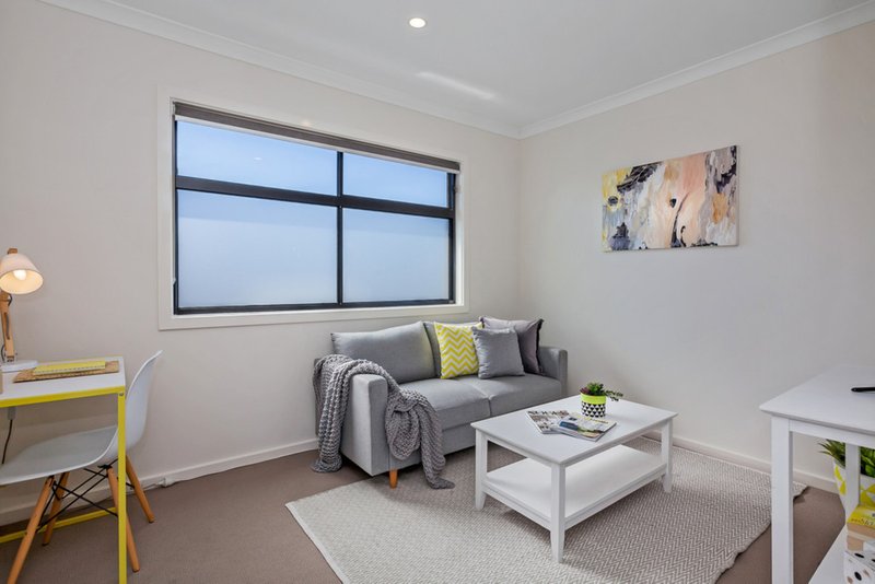 Photo - 2/59 Pickett Street, Reservoir VIC 3073 - Image 7