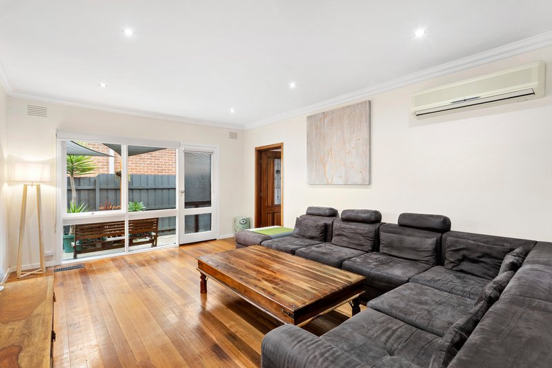 Photo - 2/593 Warrigal Road, Bentleigh East VIC 3165 - Image 2