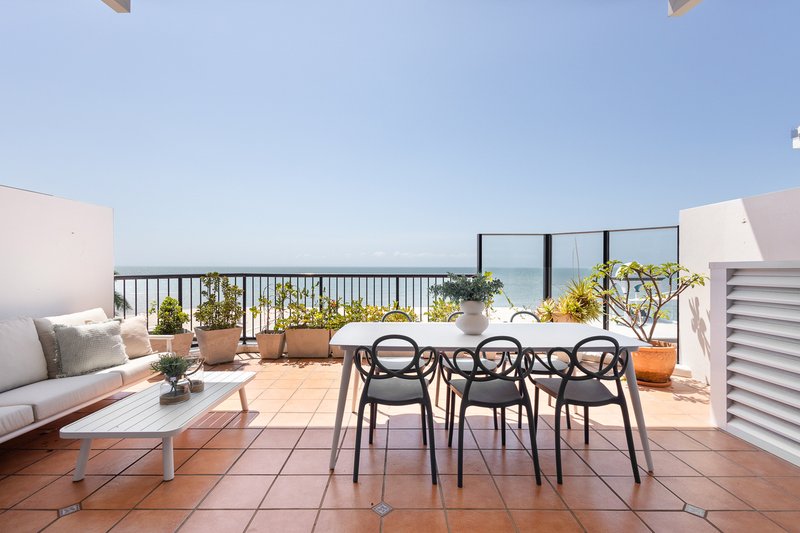 25/94-98 Prince Edward Parade, Redcliffe QLD 4020