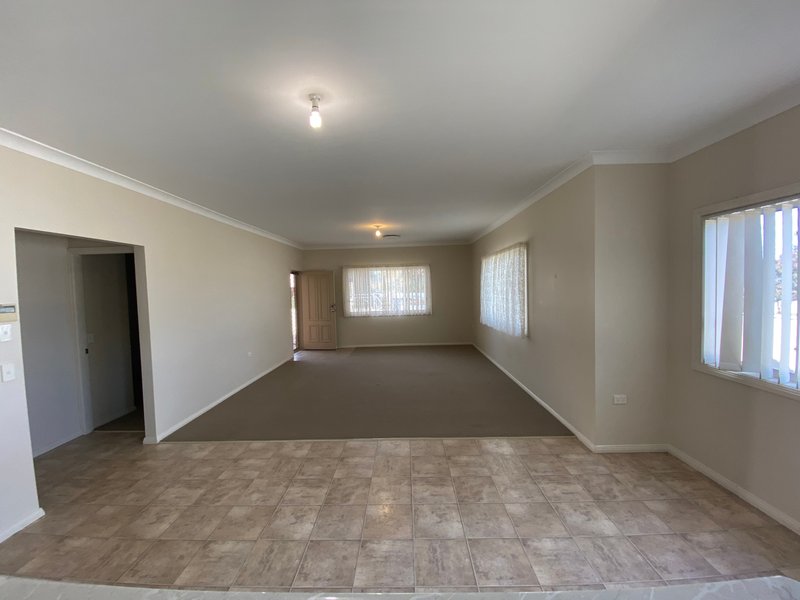 Photo - 2/5A Kookaburra Street, Parkes NSW 2870 - Image 2