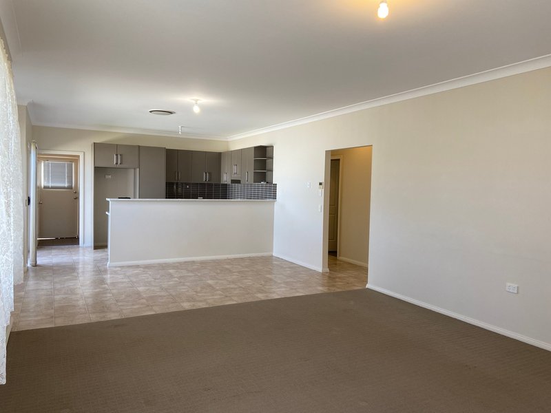 Photo - 2/5A Kookaburra Street, Parkes NSW 2870 - Image 3