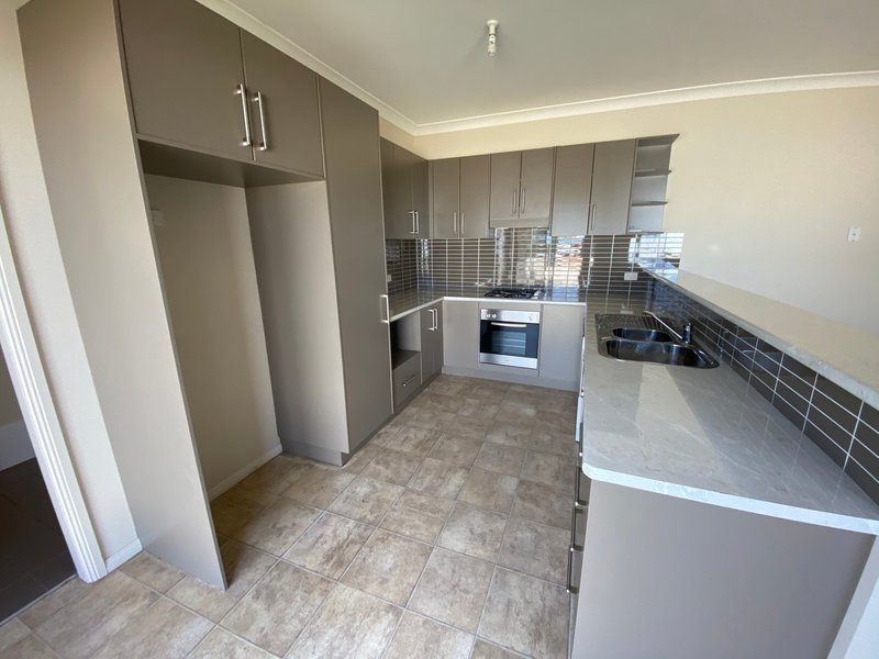 Photo - 2/5A Kookaburra Street, Parkes NSW 2870 - Image 4