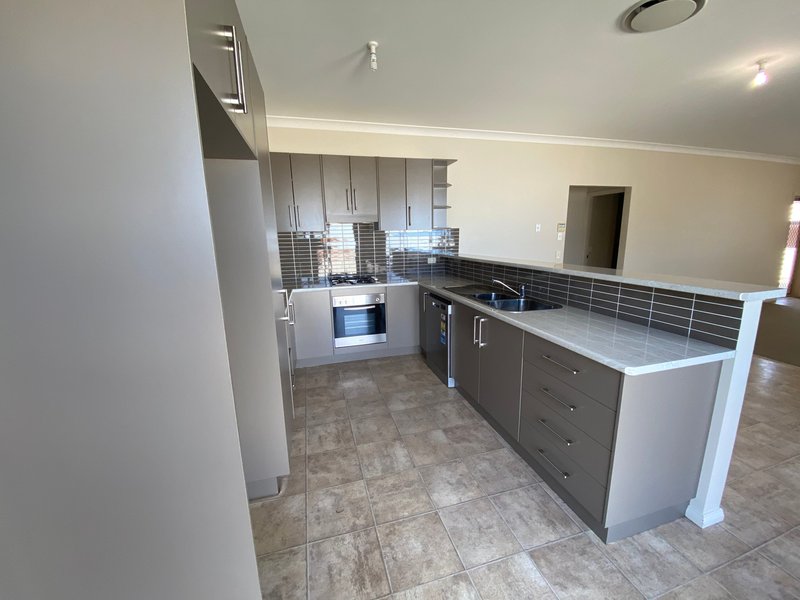 Photo - 2/5A Kookaburra Street, Parkes NSW 2870 - Image 5