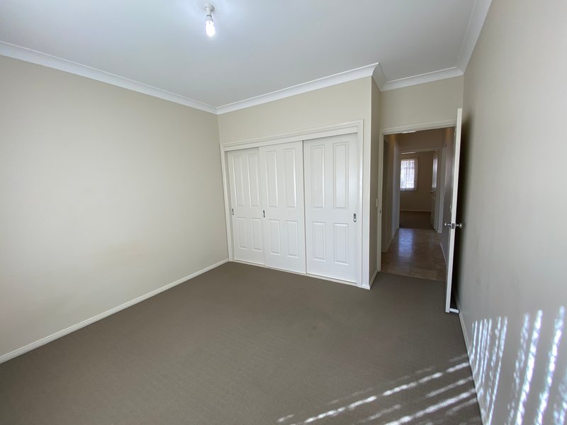 Photo - 2/5A Kookaburra Street, Parkes NSW 2870 - Image 7