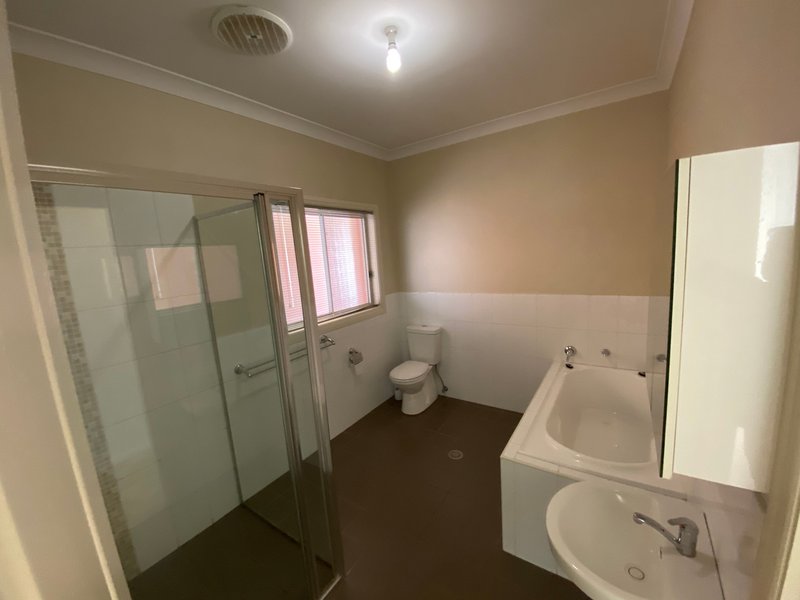 Photo - 2/5A Kookaburra Street, Parkes NSW 2870 - Image 10